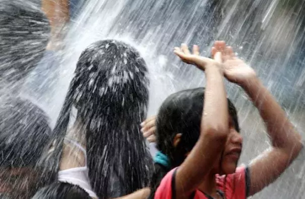 Children play in a waterfall at the Crown Fountain in Chicago's Millennium Park on July 21, 2016. Photo: Charles Rex Arbogast, AP