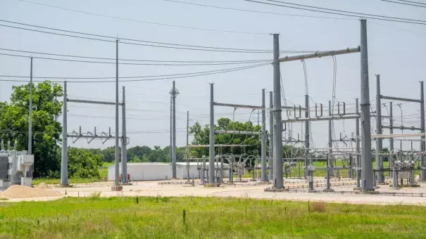 An electric generator field is seen in Austin, Texas. (Credit: Brandon Bell/Getty Images)