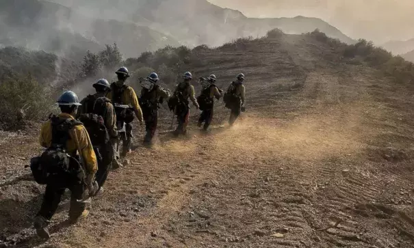 A handout photo made available by the Santa Barbara County Fire Department shows a U.S. Forest Service Hot Shot Crew from Ojai head down a fire break to work off East Camino Cielo near Santa Barbara, Calif., Dec. 17, 2017. Photo: Mike Eliason, Santa Barbara County/EPA