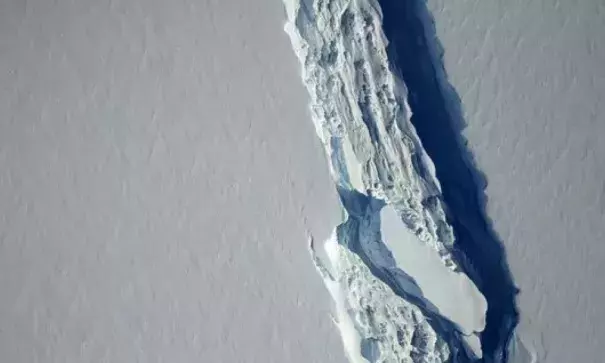 A close-up view of the crack, or rift, in Antarctica's Larsen C ice shelf, as seen on Nov. 10, 2016. Photo: NASA Goddard Space Flight Center